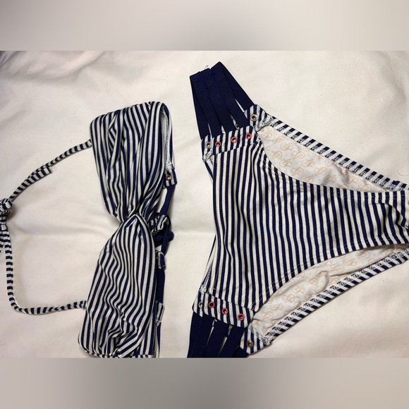 Bikinis by Victoria Secret -Three pack - Picture 4 of 9